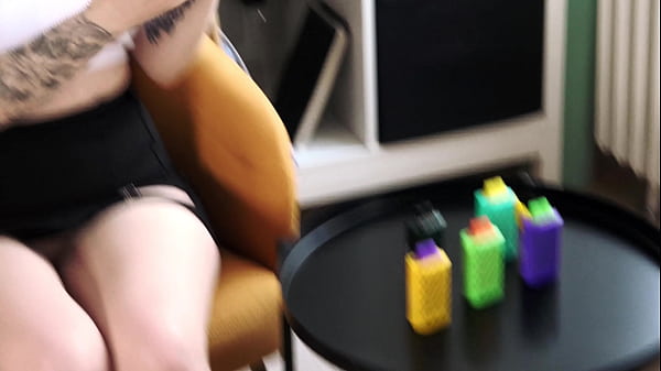 Blogger tries a vape flavored blowjob!