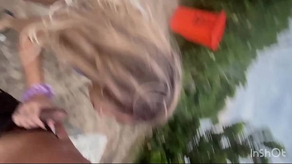 Meti no rabao dessa puta chapadinha que encontrei na praia lá na pedra do arpoador Em público (completo no Pov)