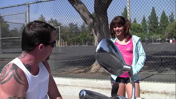 Elizabeth Bentley Is Eighteen And Wants To Fuck