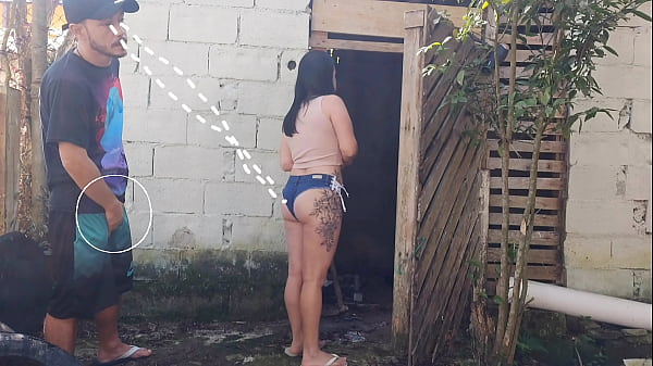 Meu marido saiu e me deixou receber o pedreiro sozinha para um orçamento