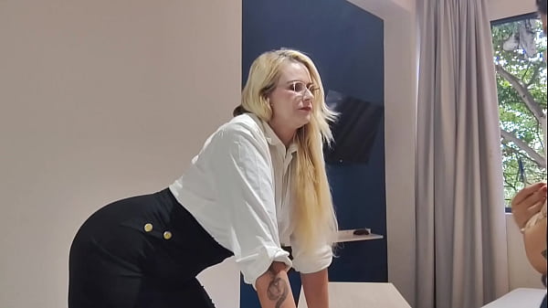 Professora da castigo, para aluna rebelde se -e taradinha colocando a caneta no seu cuzinho a submissa adorou ( veja no fechado)